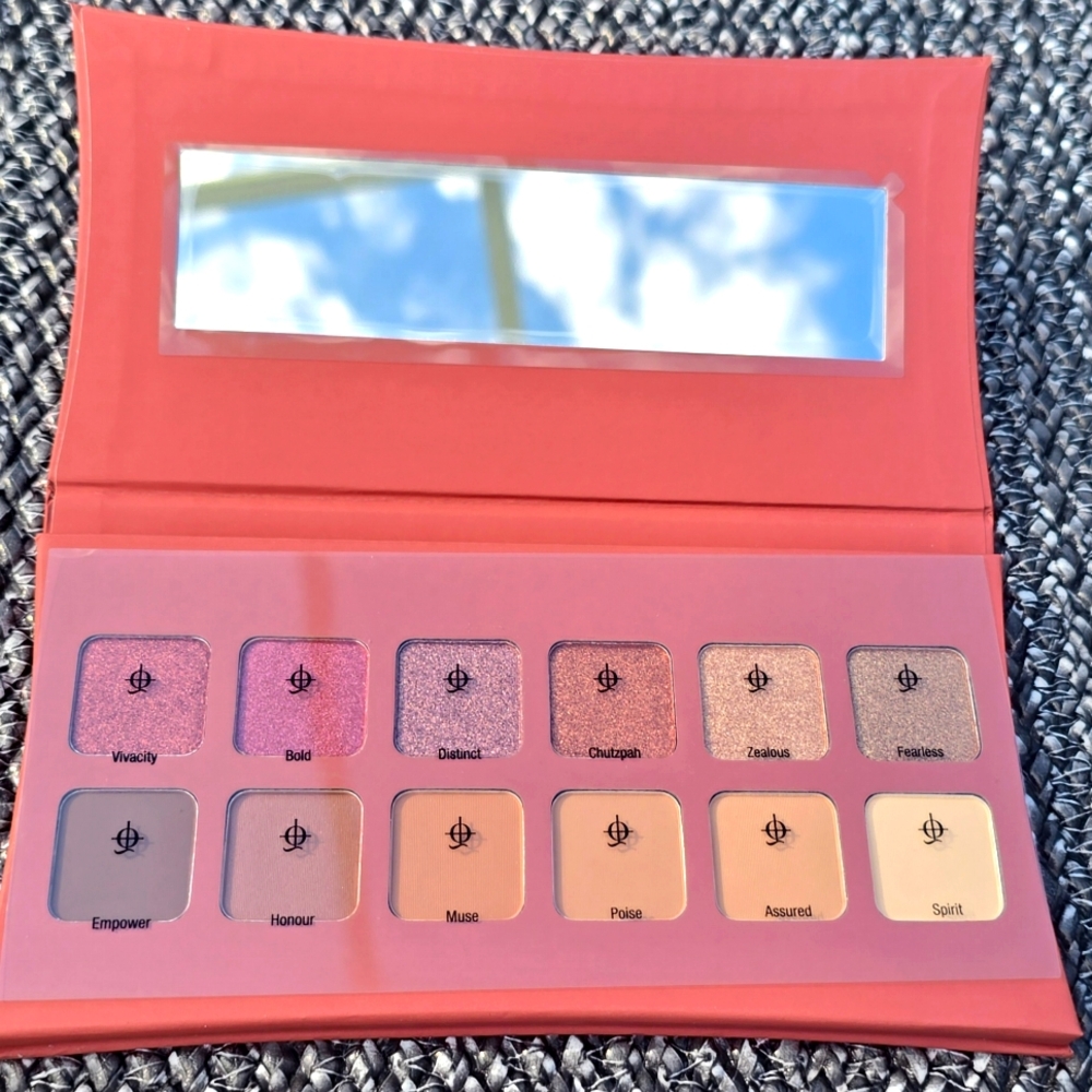 🎉HOST PICK🎉 NEW Illamasqua Unvieled Artisrltry 12 ShadowS Made In France